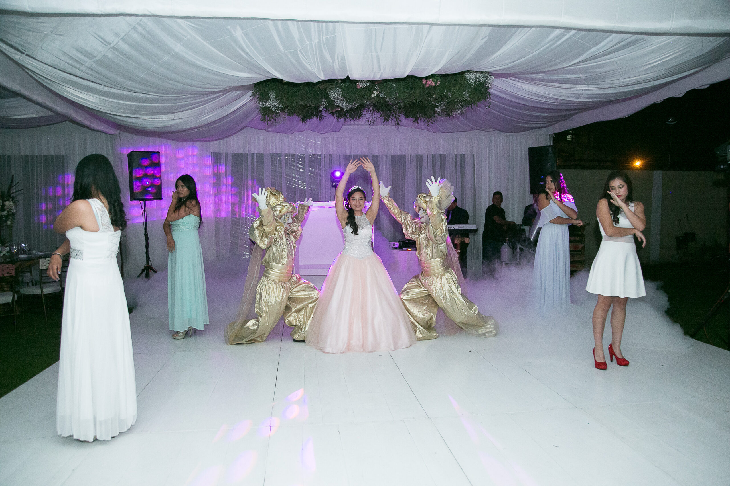 decoracion-de-fiesta-de-15-anos-elegante-en-quito-ecuador.jpg00105 ORGANIZACIÓN DE QUINCE AÑOS